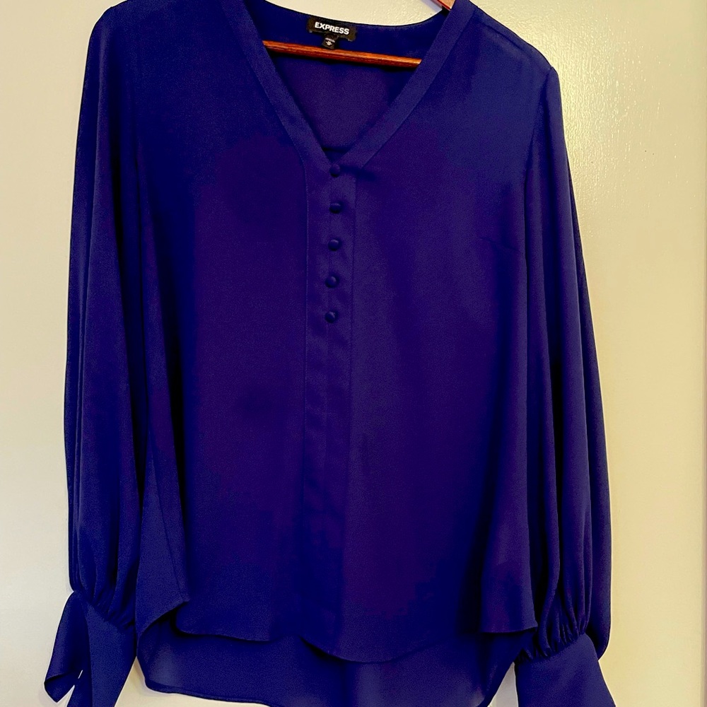 Cute balloon sleeve express top